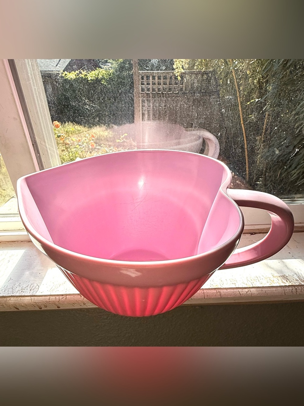 Gradient pink heart-shaped  batter bowl , ribbed heart shape 💗